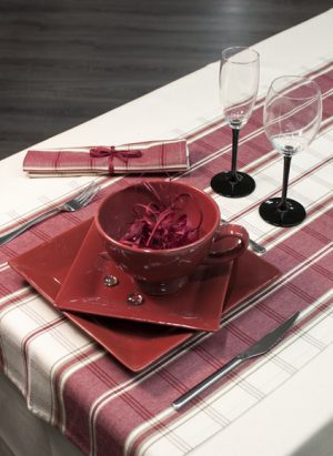 chemin de table carreaux grenat