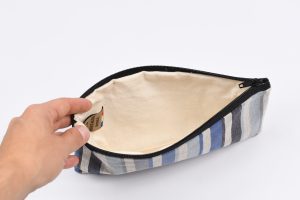 interieur trousse tissu bayadere bleu