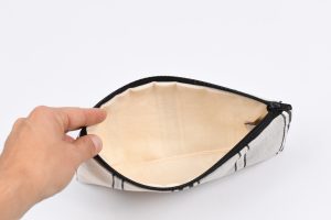 interieur trousse tissu raye gris bleu