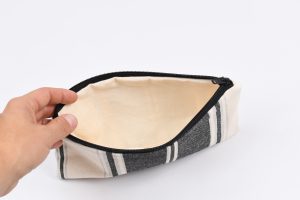 interieur trousse tissu raye noir et blanc