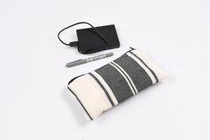 trousse fabriquée en france tissur aye noir et blanc