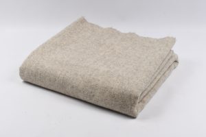 plaid pure laine naturelle uni gris tourterelle