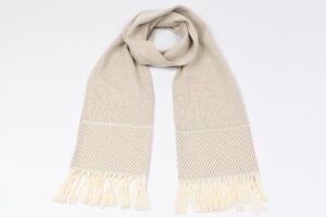 Echarpe - motif Chevron Beige – Image 3