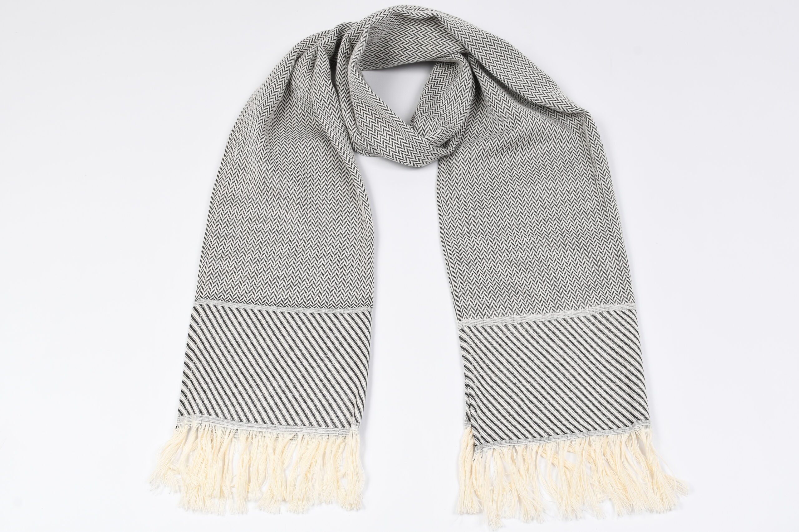 Echarpe - motif Chevron Noir – Image 5