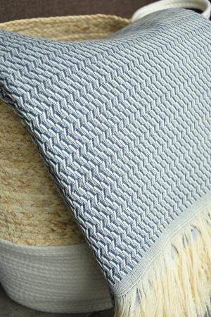 plaid bleu nuit frangé motif brisé