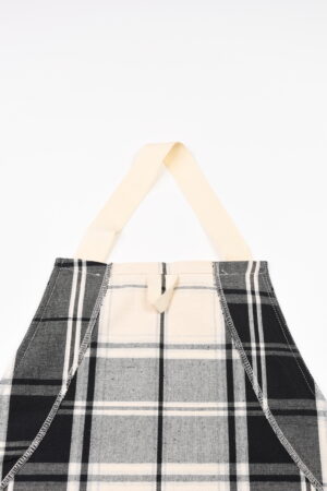 zoom tablier ajustable ecossais noir