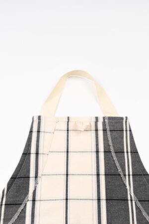 zoom tablier ajustable carreaux noir et blanc